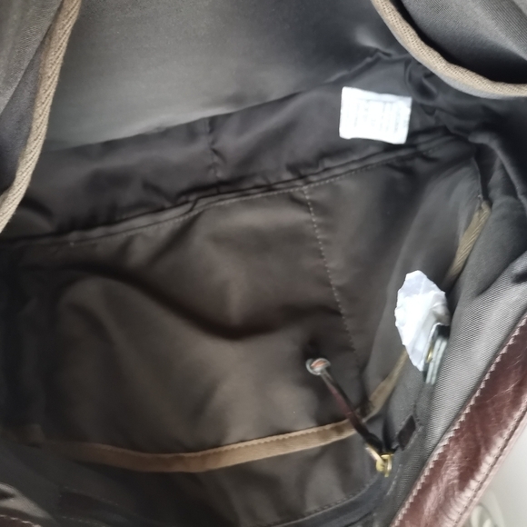 NWOT FOSSIL DISTRESSED LEATHER BRIEFCASE /MESSENGER BAG - Picture 9 of 12